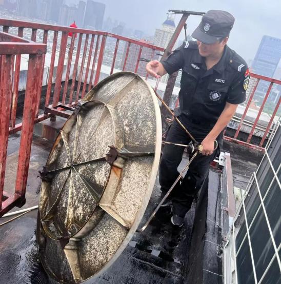 C:/Users/BA/Desktop/風雨過后南京保安迅速行動，恢復安“寧”面貌/11.jpg11