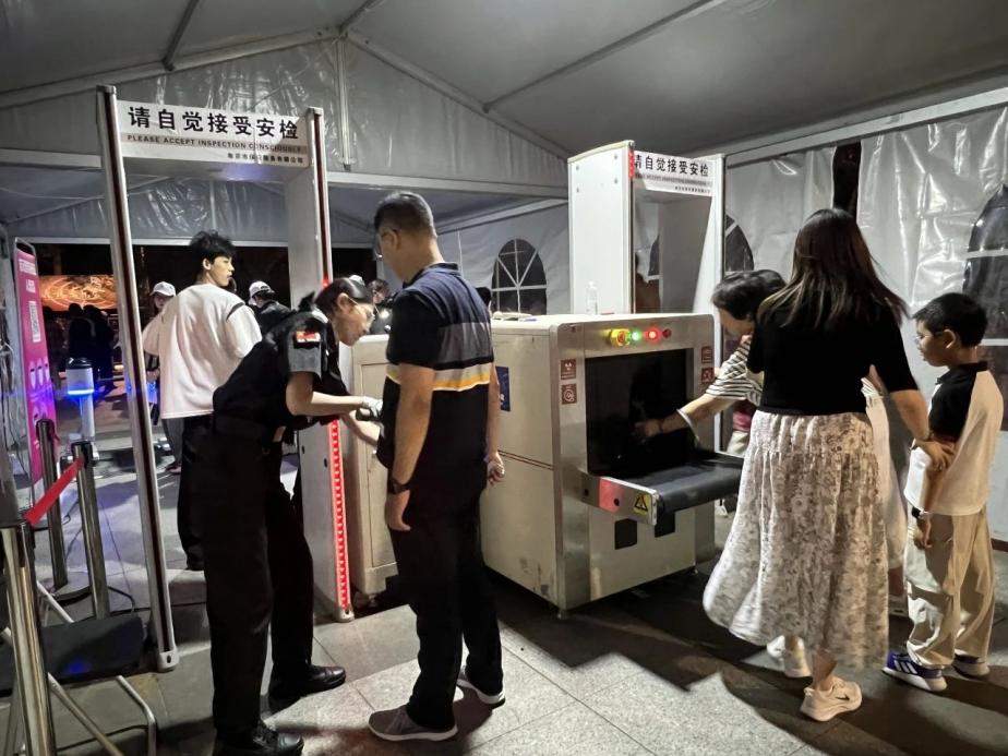 C:/Users/BA/Desktop/“安保鐵軍、硬核保障”2024系列報道四十三——月滿中秋，南京市保安服務(wù)有限公司圓滿護(hù)航“2024 南京森林音樂會”/4.jpg4