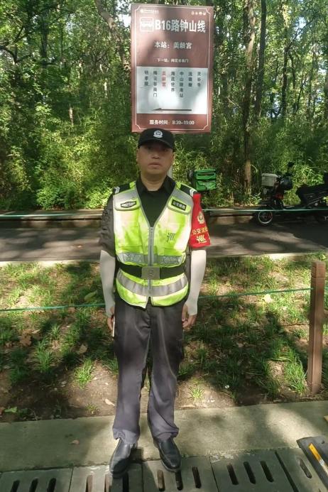 C:/Users/Administrator/Desktop/臺風(fēng)“貝碧嘉”來襲，南京保安積極應(yīng)對，“守”護(hù)萬家團(tuán)圓！/1.jpg1