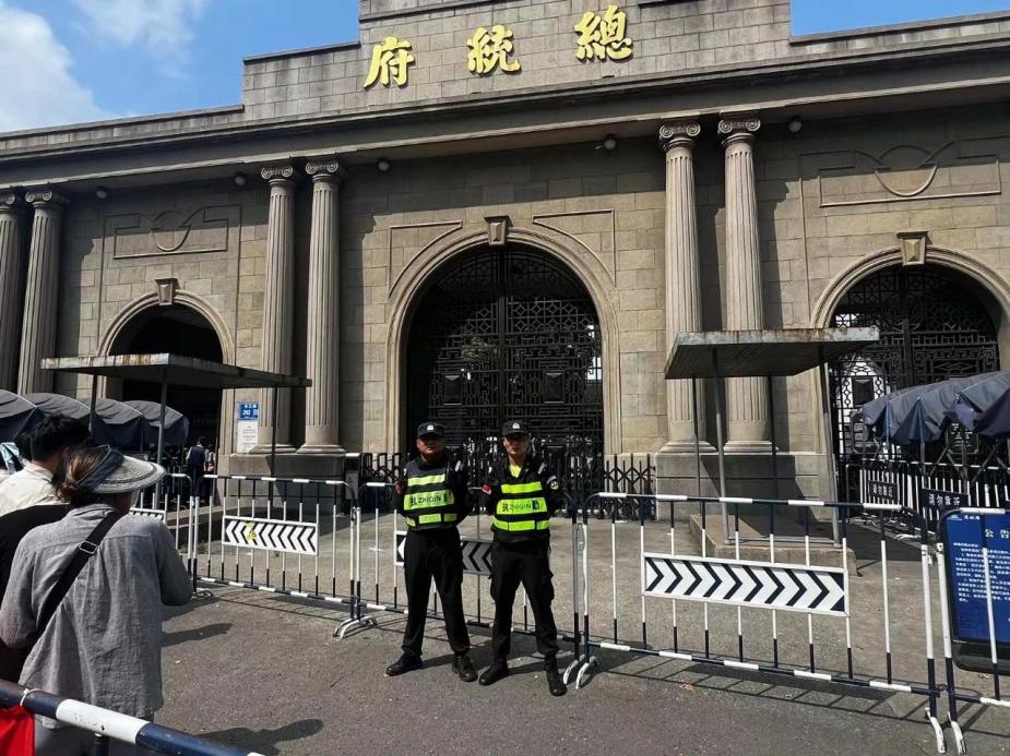 C:/Users/Administrator/Desktop/臺風(fēng)“貝碧嘉”來襲，南京保安積極應(yīng)對，“守”護(hù)萬家團(tuán)圓！/7.jpg7