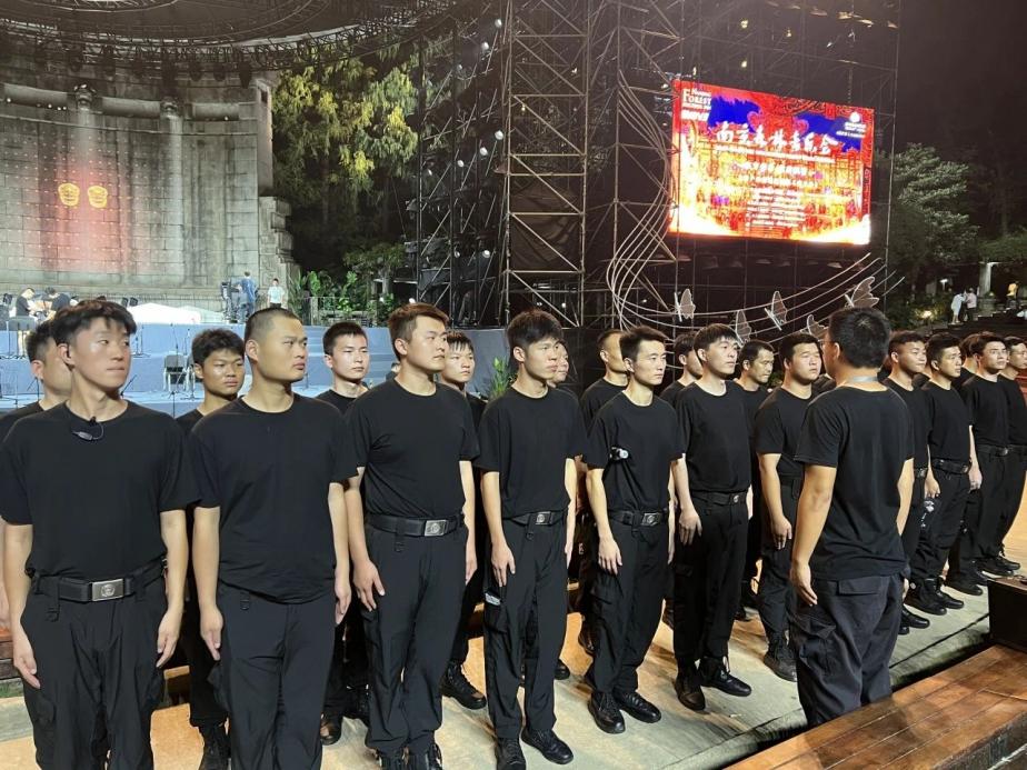 C:/Users/Administrator/Desktop/臺風(fēng)“貝碧嘉”來襲，南京保安積極應(yīng)對，“守”護(hù)萬家團(tuán)圓！/10.jpg10