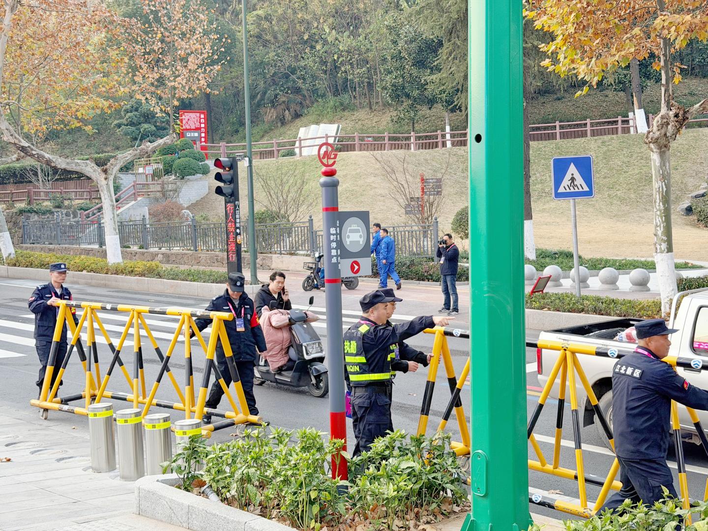 E:/25.12.10后 上傳網(wǎng)站留存/“保安衛(wèi)士”護(hù)航，熱血燃賽場！——南京市保安服務(wù)有限公司大廠分公司保障WCBA女籃聯(lián)賽激情開燃/照片/微信圖片_20251210163658_265_1.jpg微信圖片_20251210163658_265_1