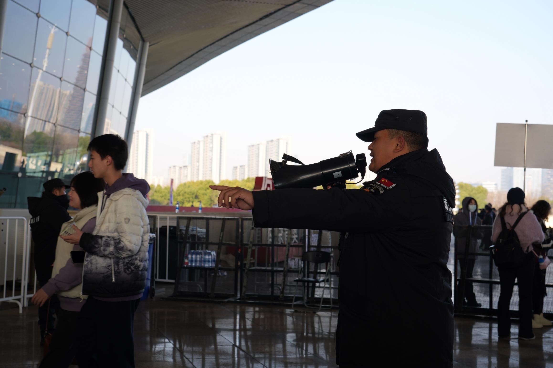 E:/25.12.10后 上傳網(wǎng)站留存/“安保鐵軍、硬核保障”2025系列報道四十一——乒超巔峰對決耀金陵 南京市保硬核護(hù)航筑平安/DSC06342.JPGDSC06342